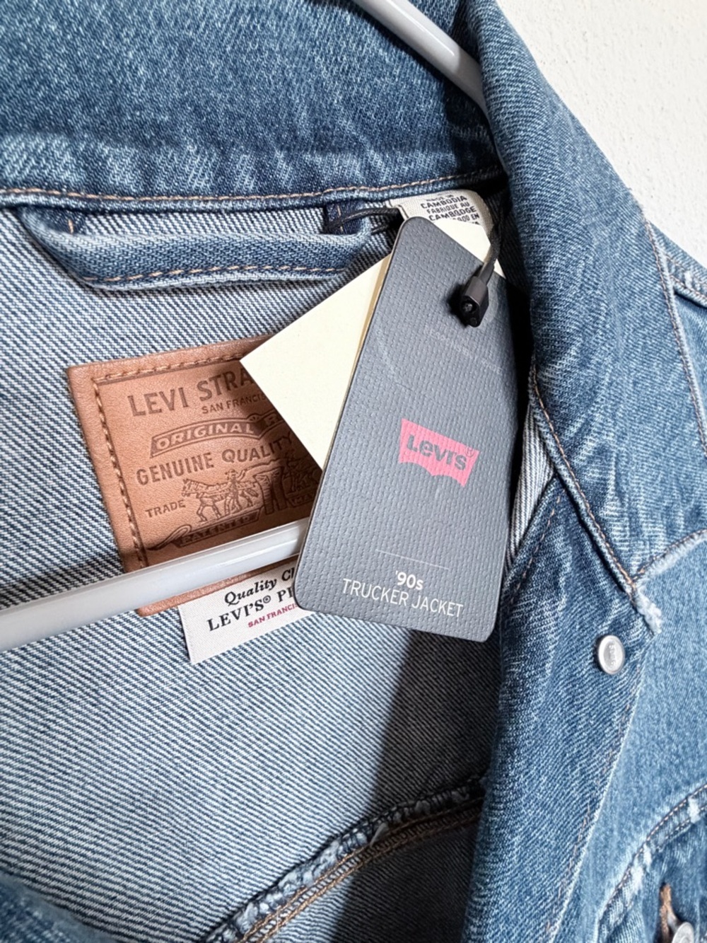 Levi's Premium 90's Trucker Distressed Denim Jacket Unisex Grunge Blue XS NWT - Picture 6 of 15